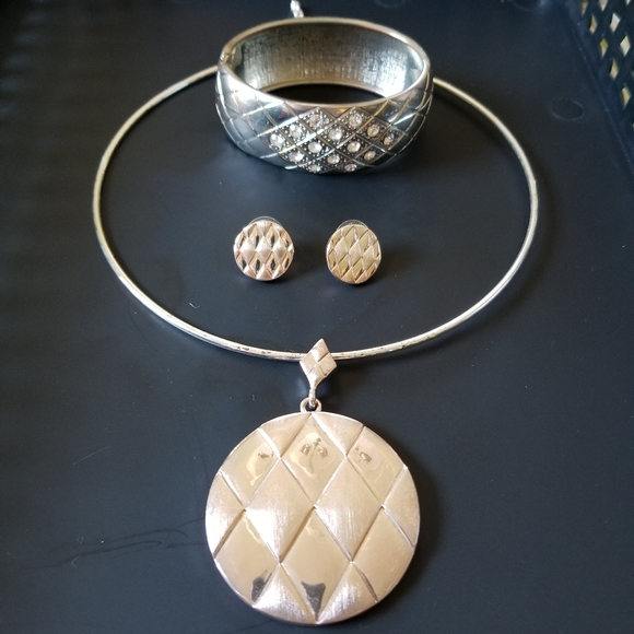 Jewelry - Picture 2 of 2